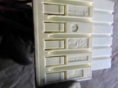BMW White Connector w/ Pigtail 611392277085